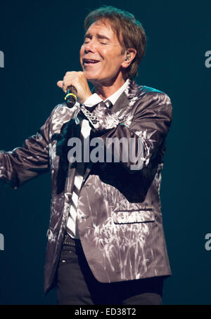 Cliff Richard dank seine treuen Fans mit Gratis-Konzert und Q&A Sitzung im Gramercy Theatre in New York.  Die Living Doll, die Sängerin hatte enttäuscht worden, nachdem ein geplante Unterstützung Slot mit Morrissey musste aufgrund von The Smiths Sänger schlecht ausfallen heilen Stockfoto