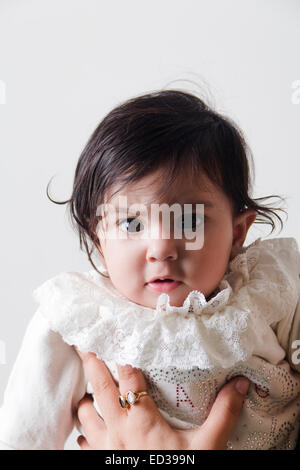 indische Mutter Neuanfang Baby Pflege Stockfoto