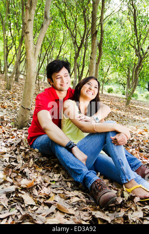 indische wunderschöne paar Park Romantik Stockfoto