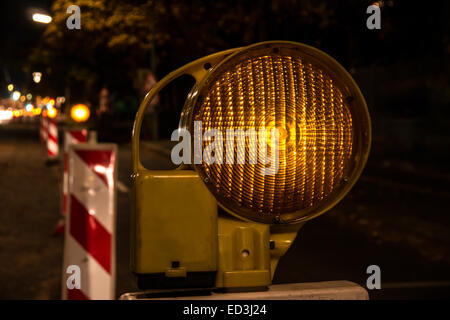 Baustelle Licht auf der Straße Stockfoto