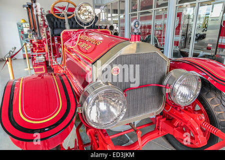 Metropole Illinois, Heimat von Superman, antike Feuer Lkw F D Nr. 2 im Feuer Haus Stockfoto