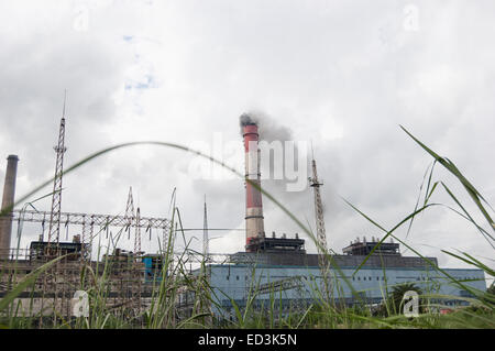 Kraftwerk und Fabrik Schornstein niemand Stockfoto