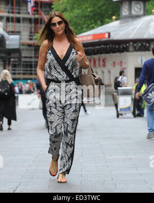 Lisa Snowden sieht stylish in schwarz und weiß gemusterten Jumpsuit während unterwegs in London mit: Lisa Snowdon wo: London, Vereinigtes Königreich bei: 23. Juni 2014 Stockfoto