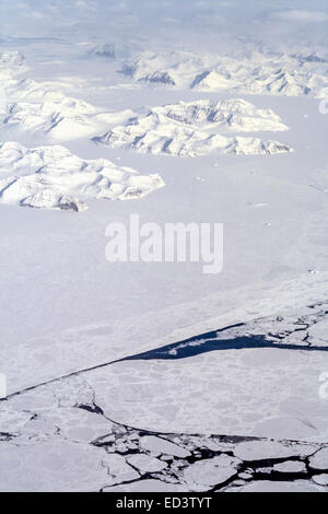 Aerial View von Grönlands Ostküste einschließlich Berg- und Gletscherwelt Stockfoto