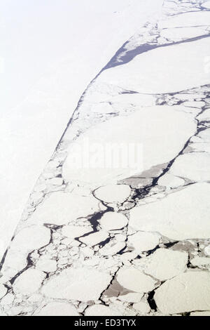 Aerial View of Meer Eis brechen Up in der Nähe Grönlands Ostküste Stockfoto