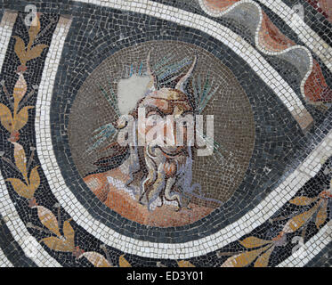 Pflaster-Mosaik mit dem Kopf des Pan. Antonine Periode, 12:00. Römische Nationalmuseum. Palast von Massimo. Rom. Itay. Stockfoto