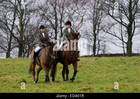 Rivington, Horwich in der Nähe von Bolton, Lancashire.  26. Dezember 2014: Rivington, wo Pferde und Reiter für die jährliche Boxing Day Jagd sammeln. Bildnachweis: Cernan Elias / Alamy Live News Stockfoto