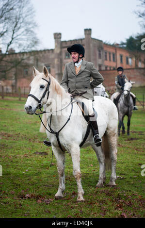 Staffordshire, UK. 26. Dezember 2014. Jährliche Boxing Day Treffen der Meynell und Süden Mitarbeiter Jagd in Blethfield Hall, Staffordshire Stockfoto