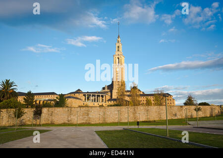 Die Universität von Gijon in der Gemeinde von Gijón (Asturien, Spanien), speziell in der Pfarrei Cabuenes, befindet sich Stockfoto