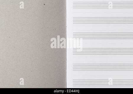 Notebook für Musiknoten mit leere Blätter mit Notenlinien Stockfoto