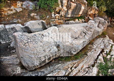 Das archaische, gigantischen und Incoplete Statue, bekannt als "Kouros", in der Nähe von Apollonas Dorf, Insel Naxos, Kykladen, Griechenland. Stockfoto