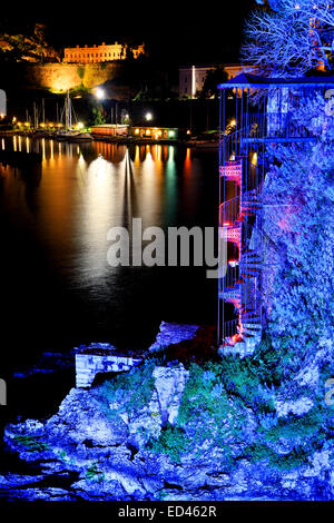Schöne Treppe und seitlichem Blick auf die alte Festung, Stadt Korfu (Kerkyra), Insel Korfu, Ionisches Meer, Griechenland. Stockfoto
