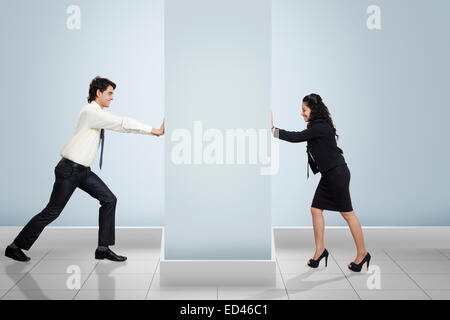 2 indische Geschäftsleute stehen Stockfoto