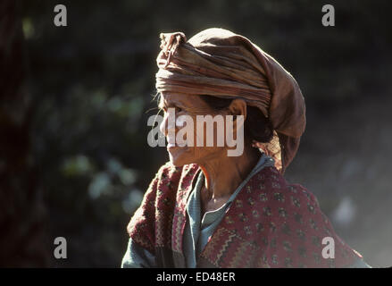 Eine Dame des Volkes der Karen, in der Nähe von Chiang Mai, Thailand, im Jahr 1986. Stockfoto