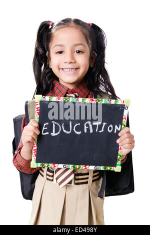 1 indische Kind Studentin zeigt Schiefer board Stockfoto