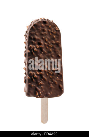 Eis bedeckt mit Schokolade isoliert auf weißem Hintergrund Stockfoto