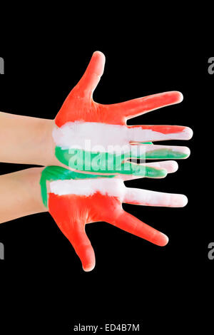 1 indische Kinderhand malen indische Flagge Stockfoto