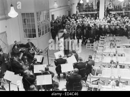 Finnischen Rundfunk-Sinfonieorchester spielt bei einem Zucker-Fabrik, Töölö, Helsinki, 1944. Stockfoto