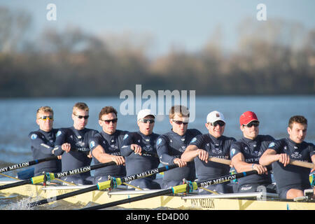 10.12.2014. Oxford University Boat Club - Trial VIIIs Herren.  Lage:-Themse, London, Vereinigtes Königreich zwischen Putney (St Stockfoto