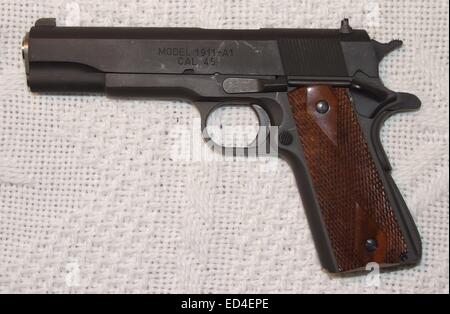 Springfield 1911-A1 (Mil-Spec) Kaliber 45 ACP, ein Klon des Colt 1911A1 Stockfoto