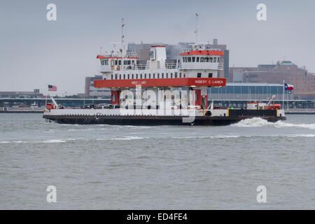 Robert C. Lanier Galveston/Bolivar Ferry mit Autos und Passagiere von Bolivar-Halbinsel bis Galveston Island. Stockfoto