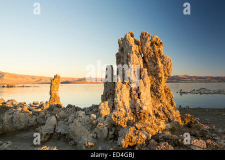 Die berühmten Tuffstein-Formationen des Mono Lake, Kalifornien, USA Stockfoto