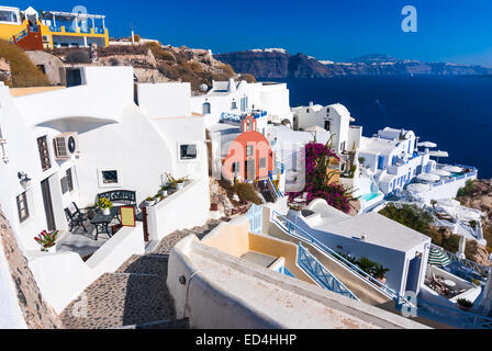 Santorini, Griechenland. Urbane Landschaft mit Oia Stadt Thira, griechische Inseln in der Ägäis, griechische Wahrzeichen. Stockfoto