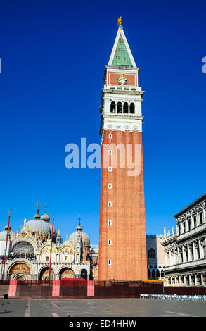 Venedig, Italien. Bild mit Campanile di San Marco (St Mark Bell Tower) befindet sich auf der Piazza San Marco Stockfoto