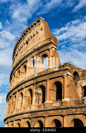 Kolosseum, Rom, Italien. Twilight-Detail-Ansicht des Kolosseums, elliptische Flavian Amphitheater im römischen Reich größte erbaute 80AD Stockfoto