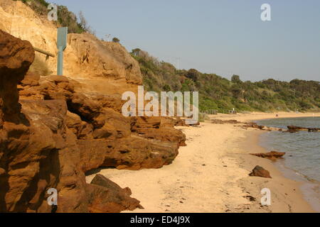 Die Felsen von Half Moon Bay - schwarzer Rock, Australien Stockfoto