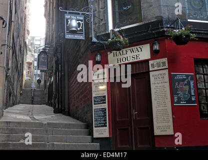 The Halfway House Pub, 24 Fleshmarket Close, Edinburgh City, Schottland, Großbritannien, EH1 1BX Stockfoto