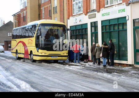 Hucknall, Nottinghamshire, UK. 27. Dezember 2014. Leichtes Tauwetter vom letzten set Nächte Schneefall, aber Frost weiterhin in Woche und neues Jahr. Bildnachweis: IFIMAGE/Alamy Live-Nachrichten Stockfoto