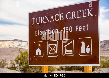 Furnace Creek ist 190 Füße unterhalb des Meeresspiegels, Death Valley, die den niedrigsten, heißesten und trockensten Ort in den USA, mit einer durchschnittlichen jährlichen Niederschlagsmenge von etwa 2 Zoll einige Jahre ist, die es nicht überhaupt keinen Regen erhält. Stockfoto