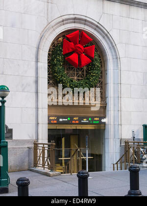 NYSE zu Weihnachten im Bankenviertel, NYC Stockfoto