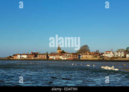 Bosham im Winter. Ebbe beschossen Sie im hellen frühen Morgenlicht. Stockfoto