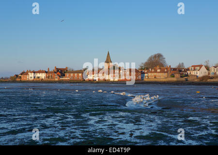 Bosham im Winter. Ebbe beschossen Sie im hellen frühen Morgenlicht. Stockfoto