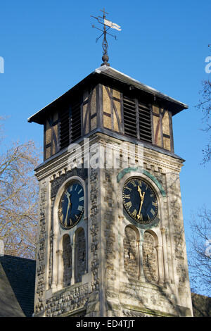 Clock Tower St Pancras alte Kirche St Bauchspeicheldrüse Weg North London England Stockfoto