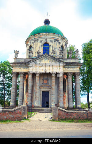 Erhöhung der römisch-katholischen Kirche des Heiligen und St. Joseph in der Nähe von Lemberg, Ukraine. Bau 1752-1766 Stockfoto