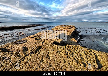 Duntulm an der nördlichen Küste der Isle Of Skye mit Blick auf den äußeren Hebriden, Schottland Stockfoto