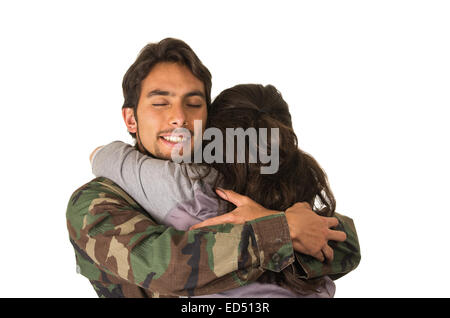 junger Militär Soldat kehrt zurück, um seine Frau Freundin treffen Stockfoto