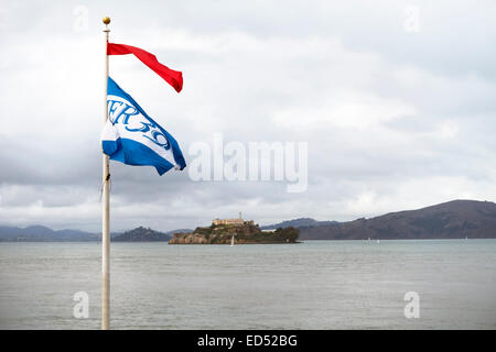 Blick auf Alcatraz Island vom Pier 39, San Francisco, Kalifornien, USA Stockfoto