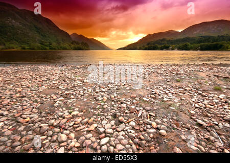 Die Aussicht vom Glenfinnan Monument blickte Loch Shiel in den Highlands von Schottland Stockfoto