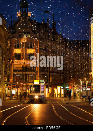 Die "Bahnhofstrasse" dekoriert mit Weihnachtsbeleuchtung, Zürich, Schweiz. Stockfoto