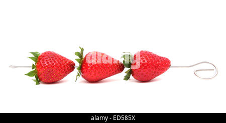 Spieß mit Reife, frische Erdbeeren Stockfoto