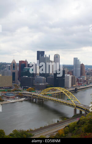 Fort Pitt-Brücke und den Monongahela Fluss in Pittsburgh Stockfoto