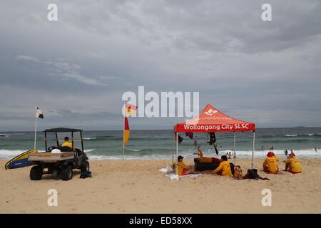 Wollongong City SLSC (Surf Life Saving Club) patrouillieren Stadtstrand. Stockfoto