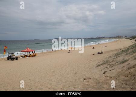 Wollongong City SLSC (Surf Life Saving Club) patrouillieren Stadtstrand. Stockfoto