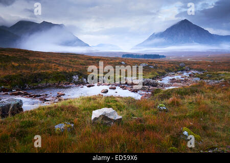 Blick in Richtung Glen Coe, Spitze des Rannoch Moor, Fluß Etive Stockfoto