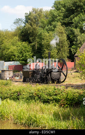 Nachbau des ersten arbeitenden Lokomotive gebaut von Richard Trevithick, Blists Hill viktorianischen Stadt, Ironbridge, Shropshire, England, UK Stockfoto