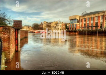 Der Fluss Ouse in York in Flut. Stockfoto